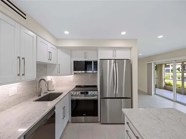 1155 Sandpiper St #F7 — Photo 1
