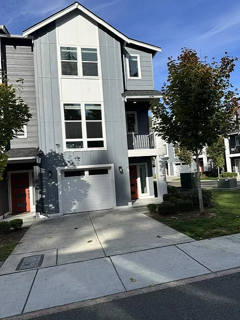 3 bed, 2.5 bath, 1714 sqft, $3,000 — Photo 2