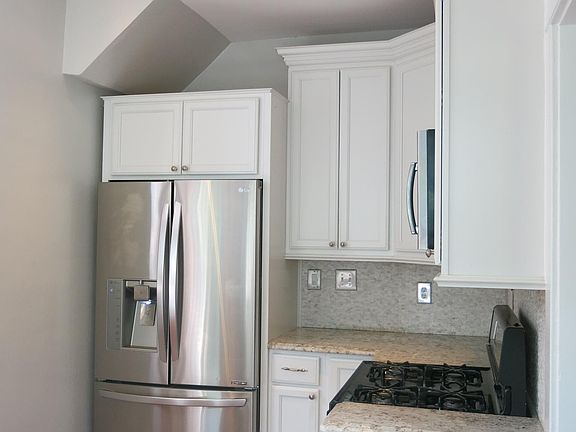 5th image of 15 W Myrtle St