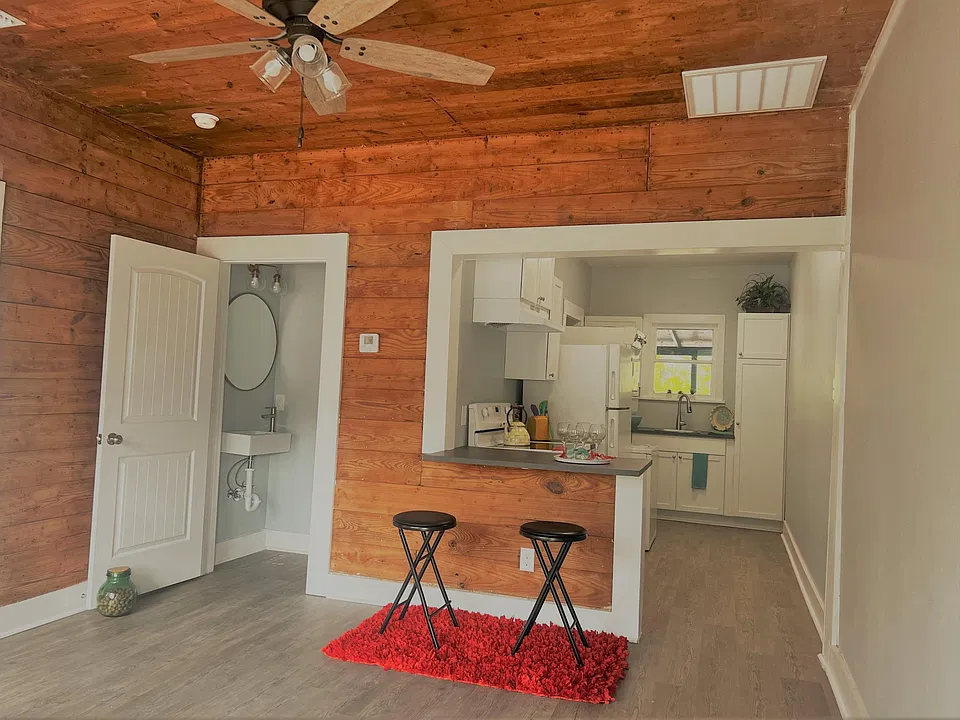 715 W Hollywood Ave #1