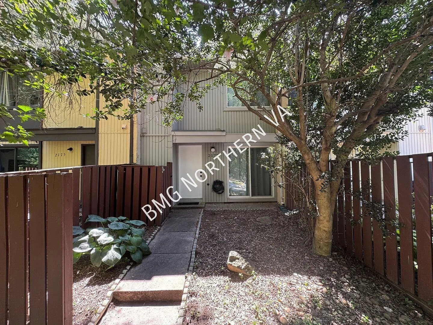 Inviting 2 BR / 2.5 BA Home with Private Backyard in Dogwood Cluster — Photo 1