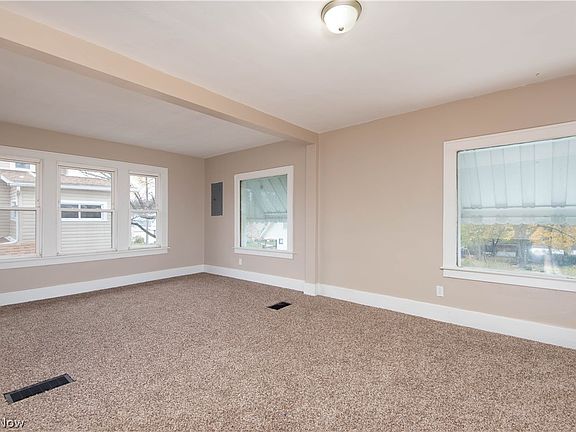 3rd image of 231 Windsor St
