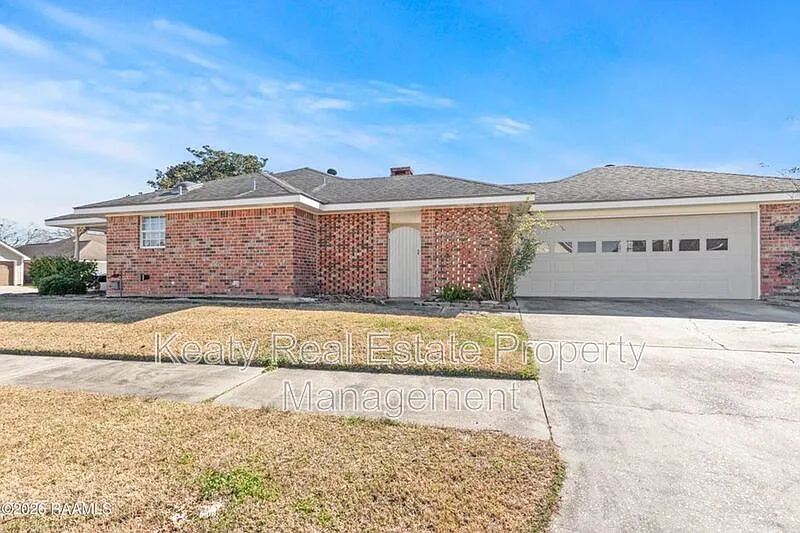 3 bed, 2.0 bath, 1643 sqft, $2,200 — Photo 3