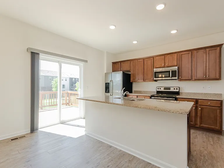 172 Drexel Ct — Photo 12