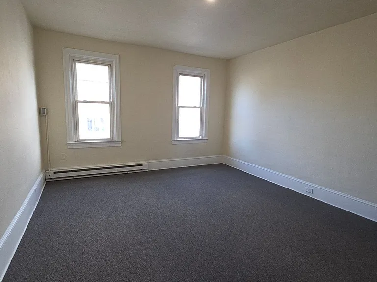 33 Washington St — Photo 23
