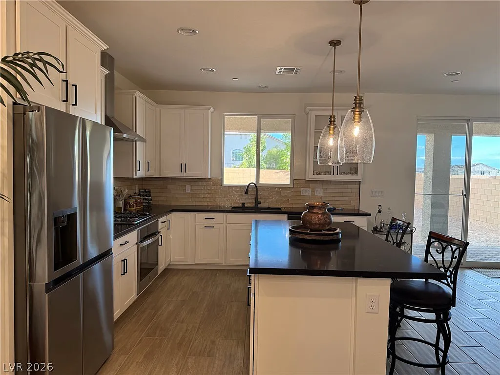 4 bed, 3.0 bath, 2318 sqft, $2,900 — Photo 3