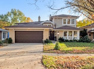 1221 Castle Dr, Park Ridge, IL 60068