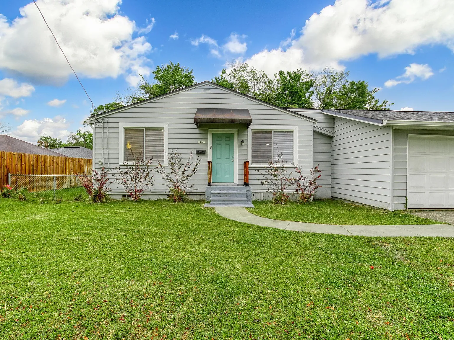 3 bed, 1206 sqft, $1,800 — Photo 3