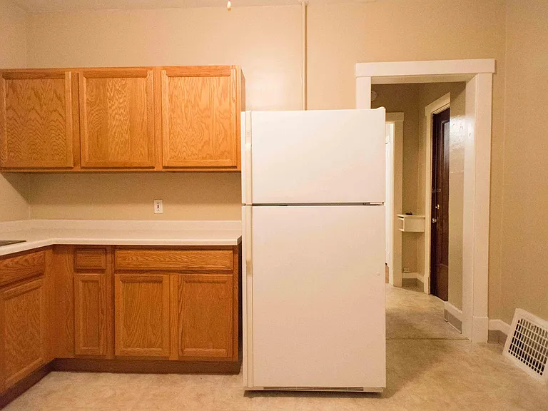 1240 Broadway N #2 — Photo 7