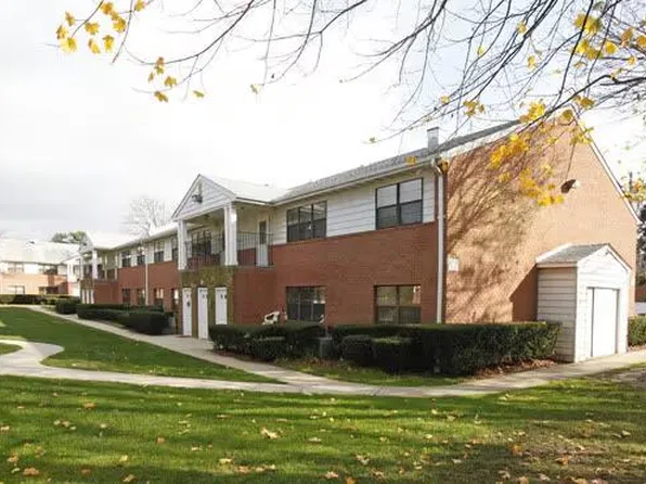 23-2B June Ct, Bay Shore, NY 11706