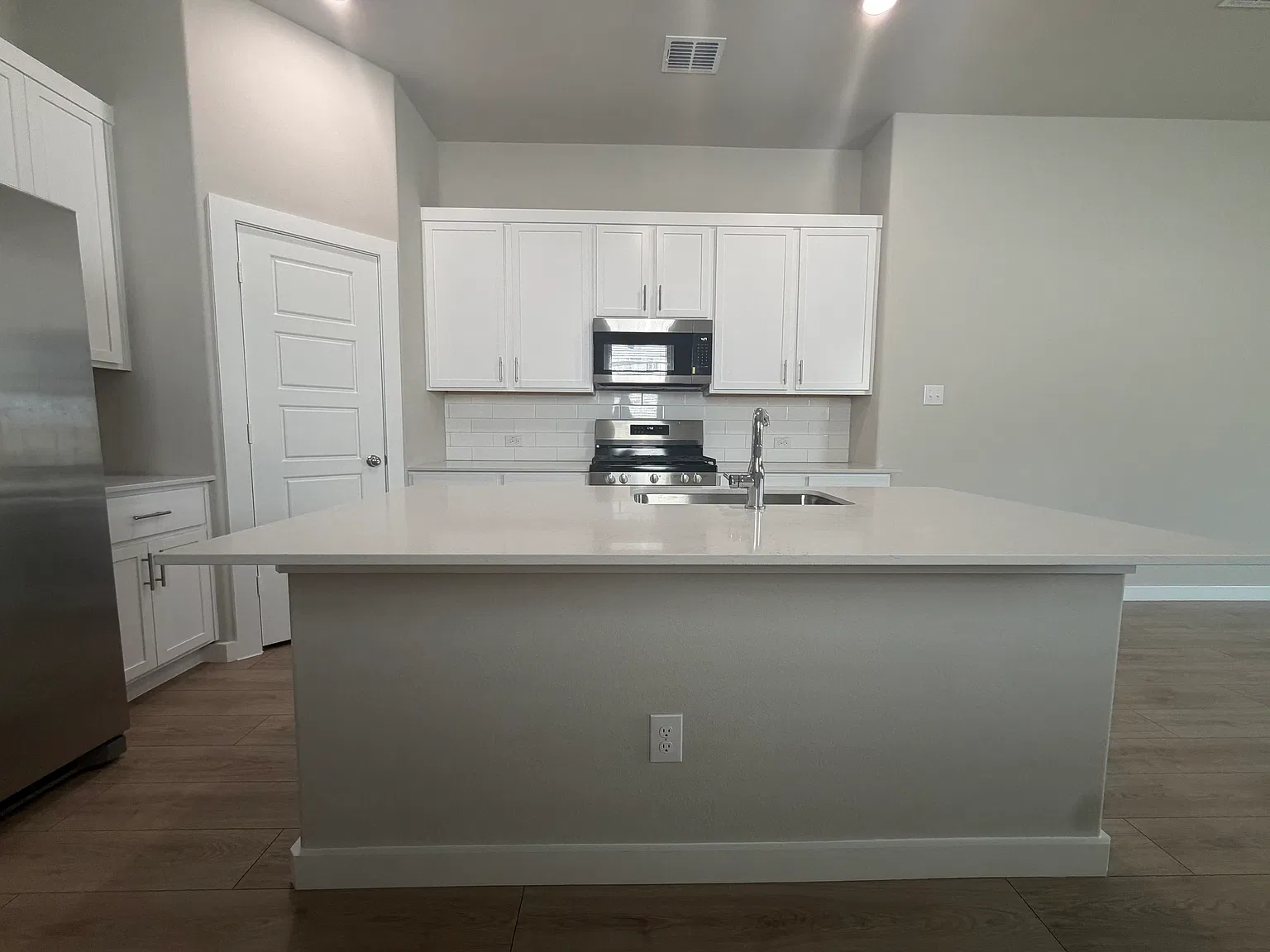 3 bed, 1500 sqft, $2,250 — Photo 2