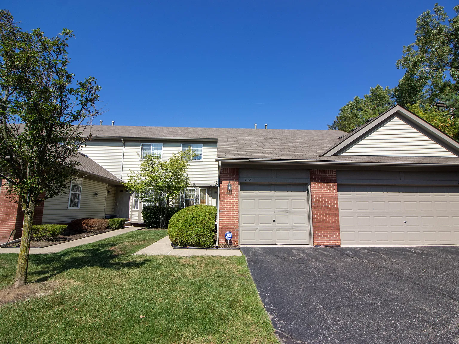 2 bed, 2.5 bath, 1461 sqft, $1,650 — Photo 1