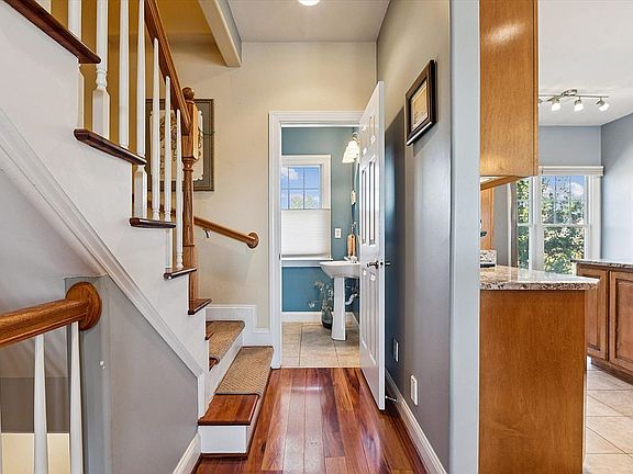 5th image of 757 Charthouse Cir