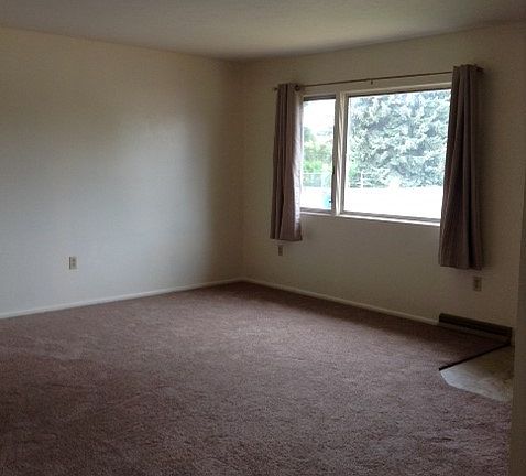 3rd image of 2160 Dewell Dr #2