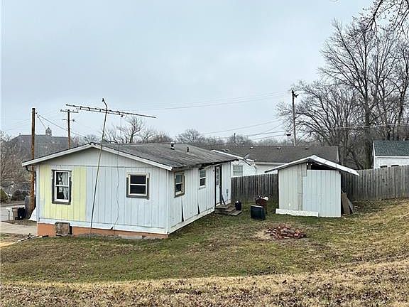 2nd image of 1020 Forest Ave