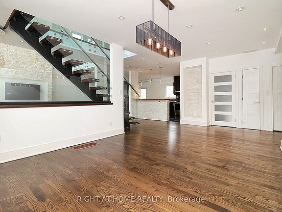4th image of 2 Chalet Rd