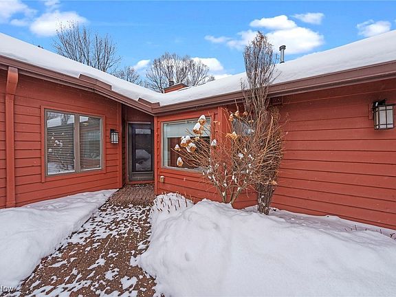 3rd image of 25826 Fairmount Blvd