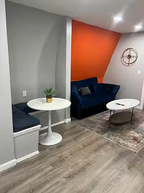 2 bed, 750 sqft, $2,049 — Photo 4