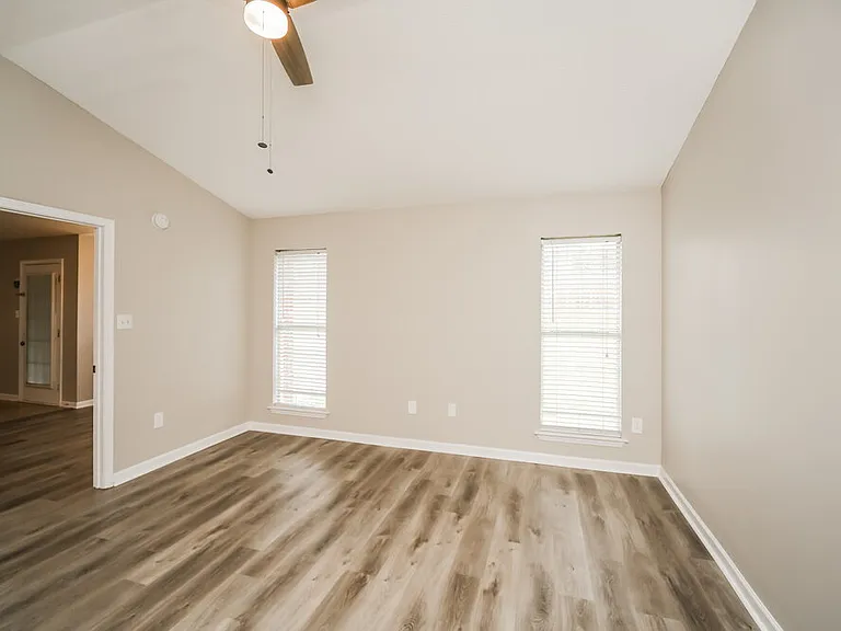 8202 Martin Dr — Photo 7