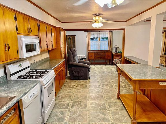 5th image of 114 E 41st St