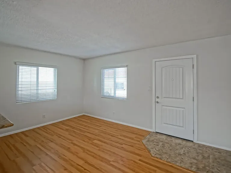 1815 Clark Ln — Photo 10