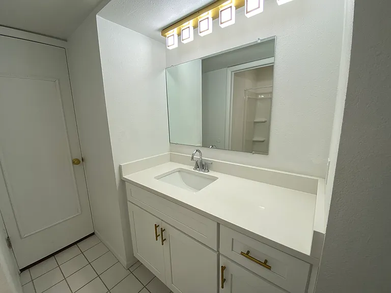 425 S 900 E - Salt Lake City, UT — Photo 8