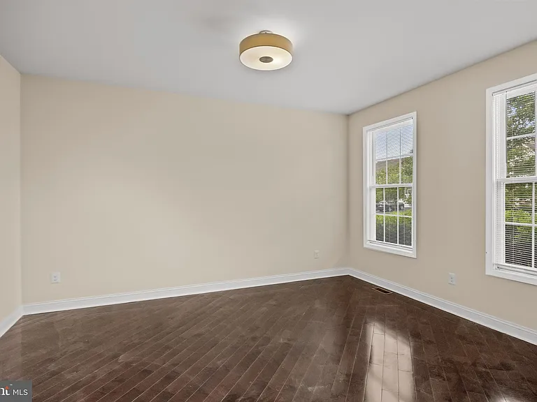 209 Peony Ln — Photo 6