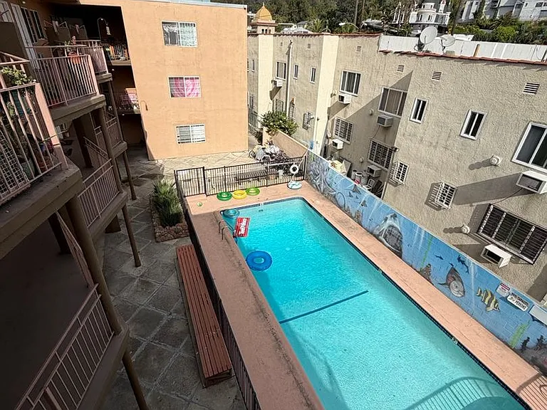 Hollywood & Highland Walkable Apartment Community — Photo 2