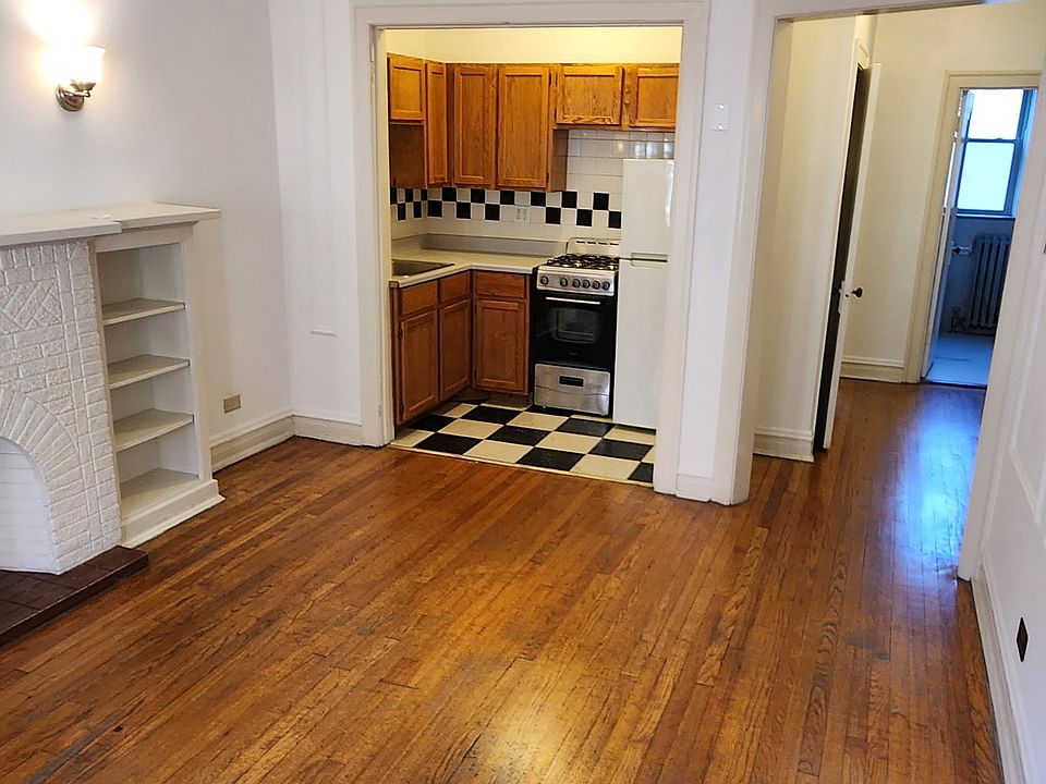 LIVING ROOM & KITCHEN