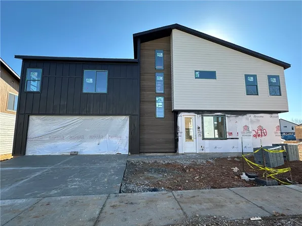 2610 W Bonnie Ln, Rogers, AR 72758