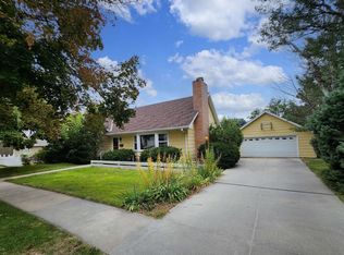 410 W 33rd St, Kearney, NE 68845