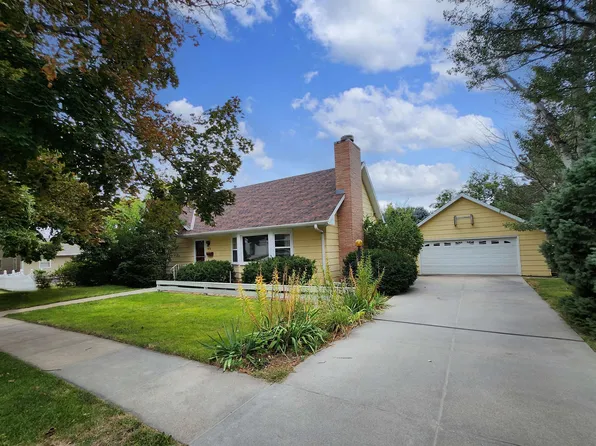 410 W 33rd St, Kearney, NE 68845