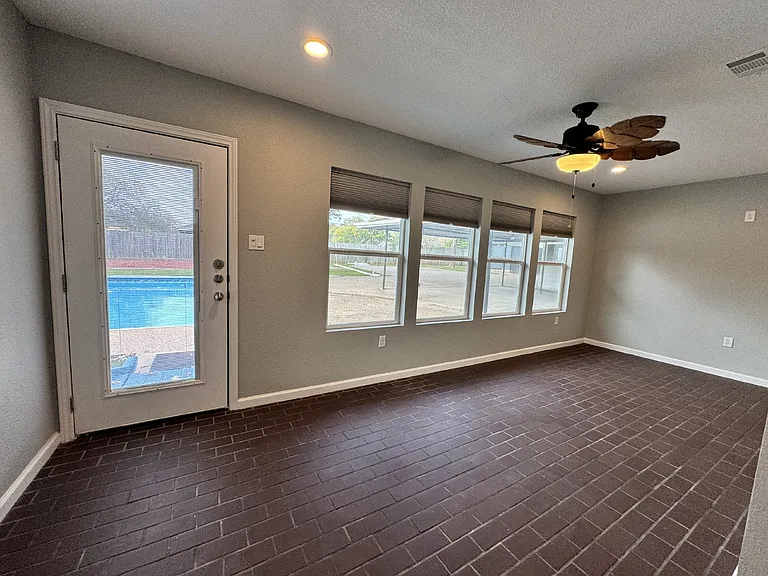 140 Towne West Dr — Photo 20