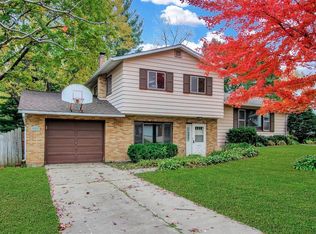 293 Concord Dr, Freeport, IL 61032
