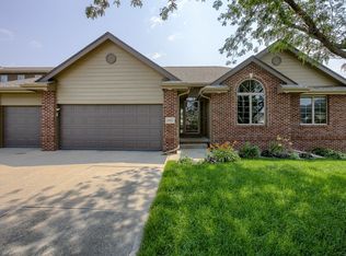 10013 S 202nd Cir, Gretna, NE 68028