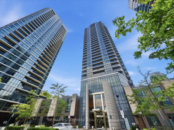 5 Valhalla Inn Rd #2204, Toronto, ON M9B 0B1