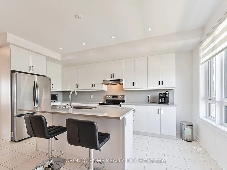 113 Mumbai Dr — Photo 15