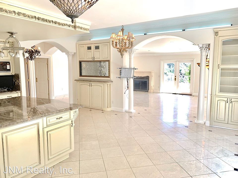 1st image of 23020 Gershwin Dr