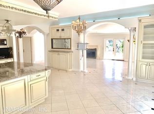 23020 Gershwin Dr, Woodland Hills, CA 91364