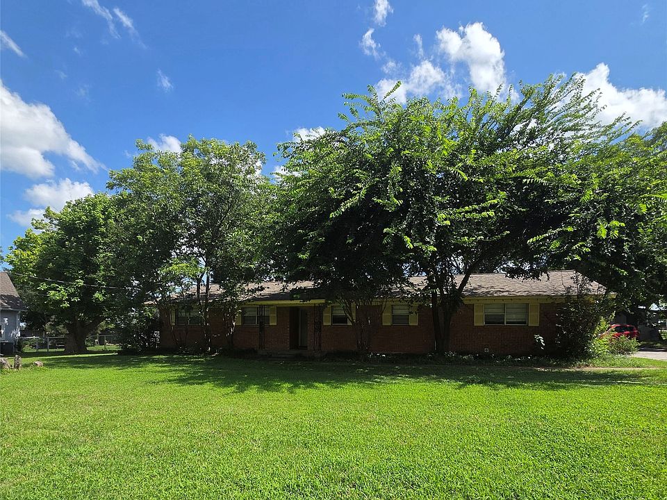 1st image of 305 School House Rd