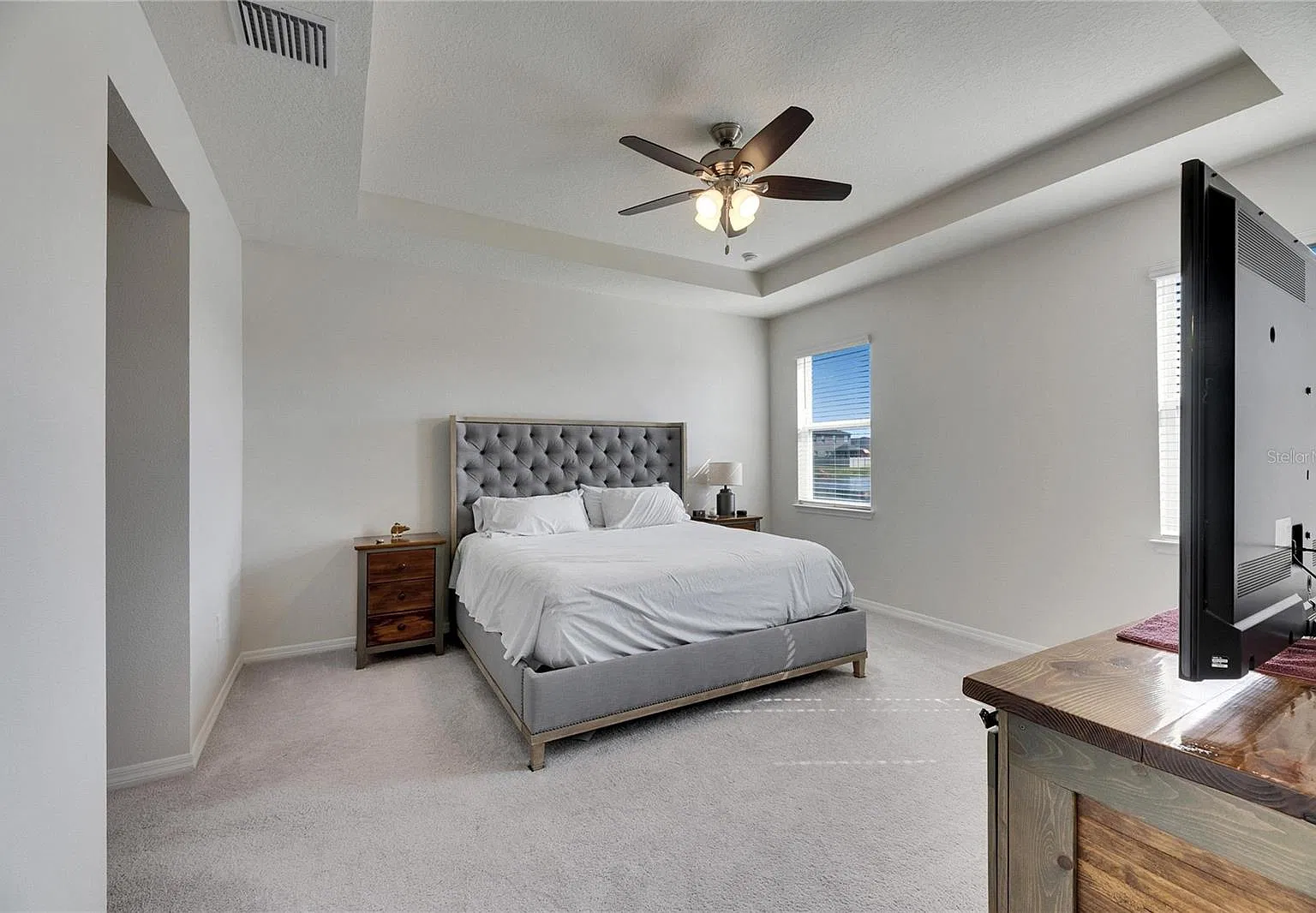 4 bed, 2700 sqft, $4,200 — Photo 4