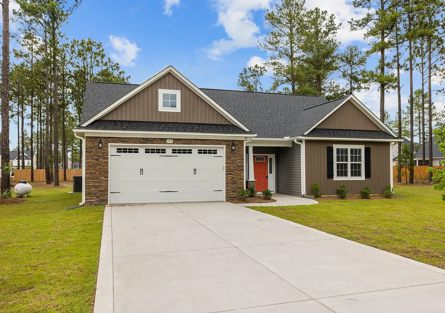 Beautifully designed 2022-built home in the Winds Way Farm community — Photo 1