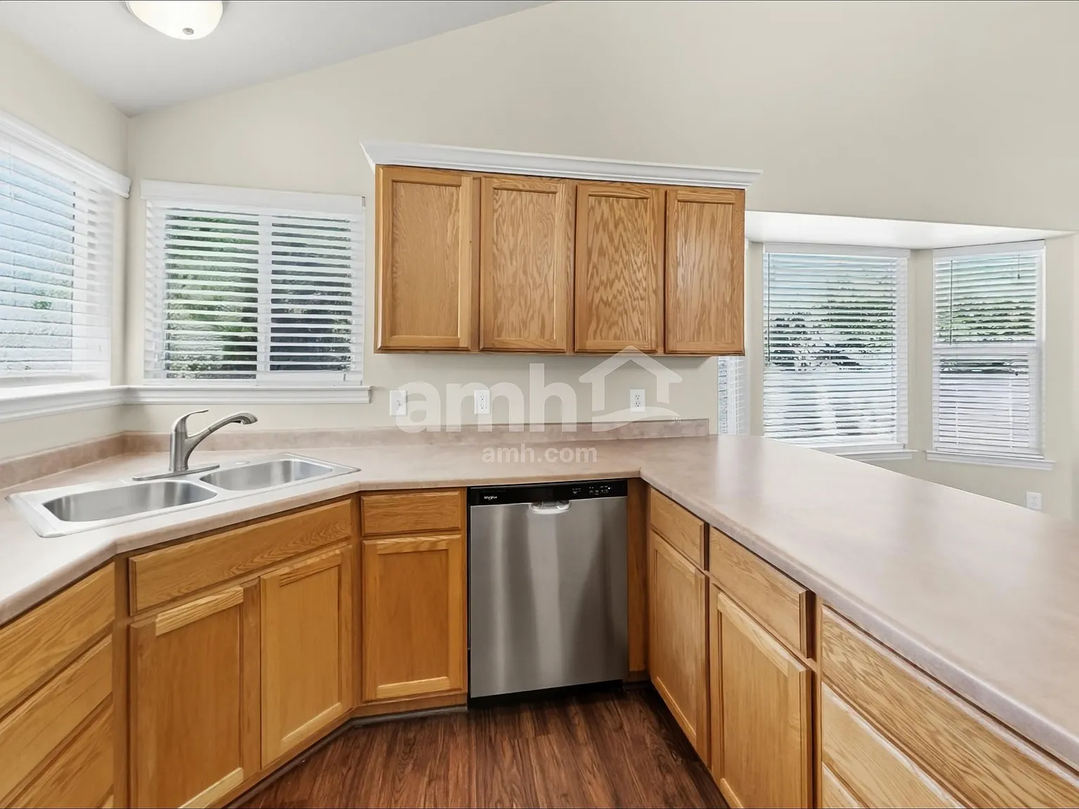 5 bed, 3.5 bath, 1952 sqft, $2,550 — Photo 4