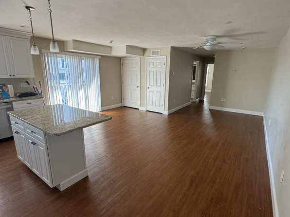 304 Broadway APT 5, Methuen, MA 01844