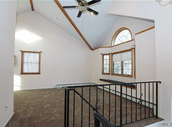 4th image of 158 Saint James Ave S