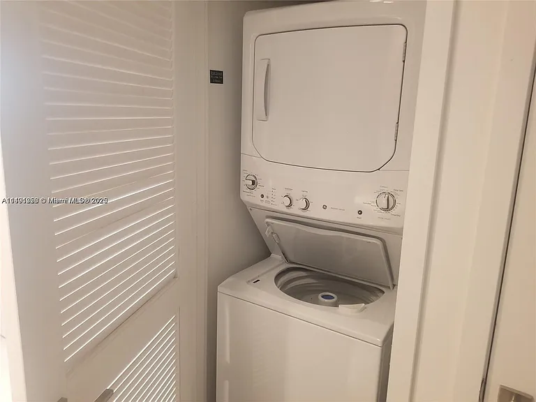 121 NE 34th St #2215 — Photo 15