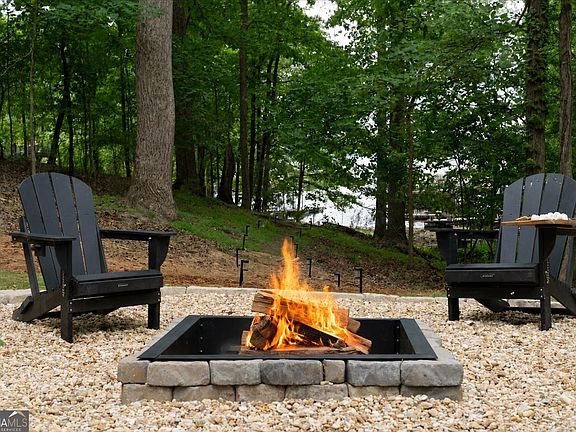 5th image of 8875 Lakeside Way