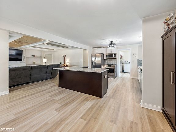 5th image of 16409 Claire Ln