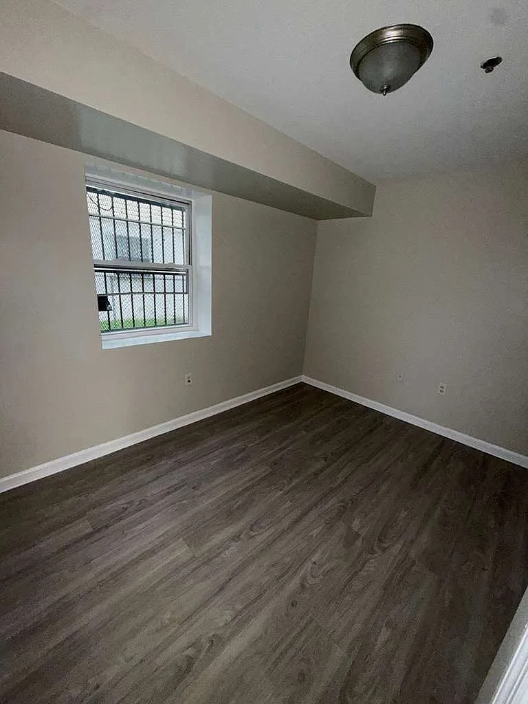 3 bed, $2,000 — Photo 2