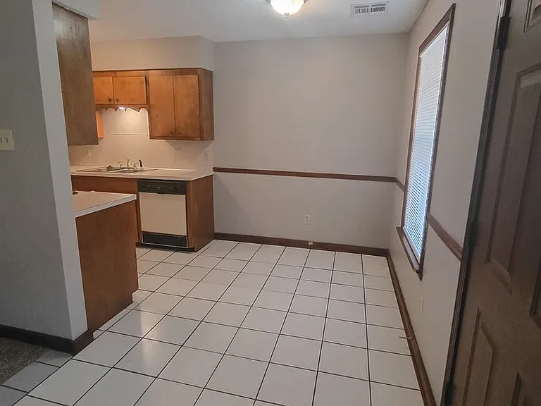 1400 Jacobs Ave — Photo 2